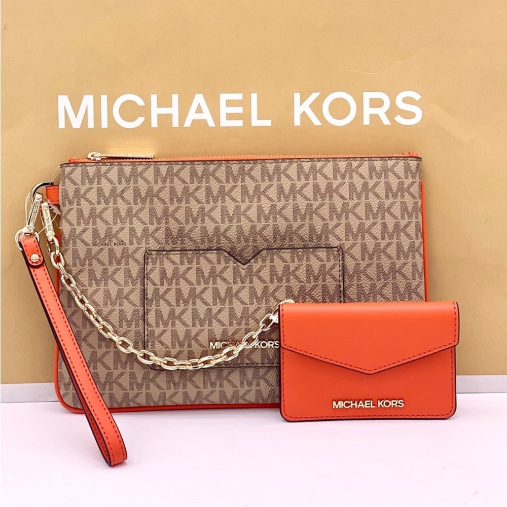 MICHAEL KORS JET SET TRAVEL LG 2 in 1
WRISTLET AND CARD CASE